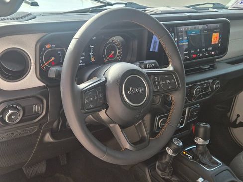 Used 2024 Jeep Wrangler Unlimited Sport AWD/4WD image 21