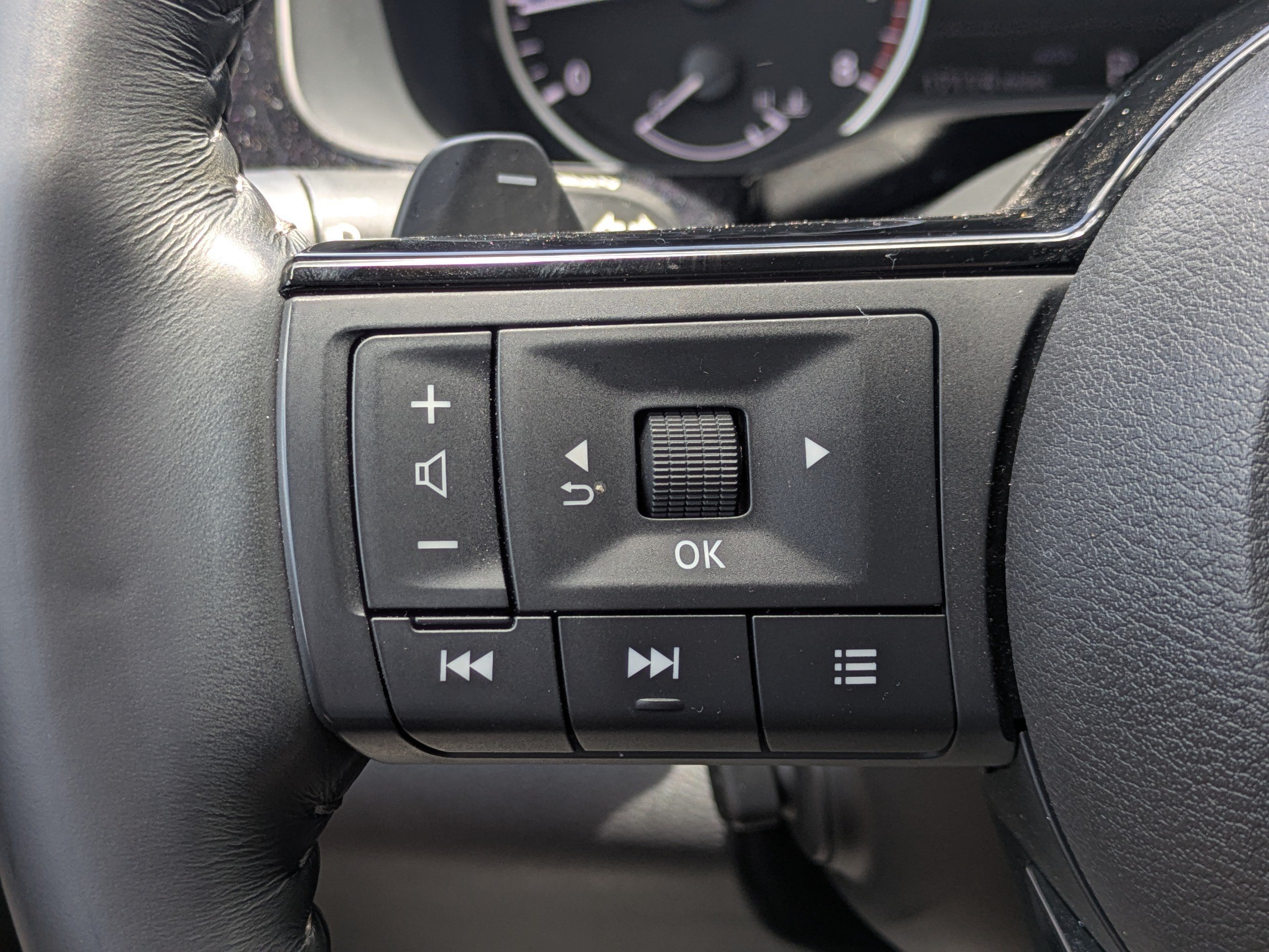 Used 2023 Nissan Pathfinder Platinum w/ Black Appearance Package AWD/4WD image 21