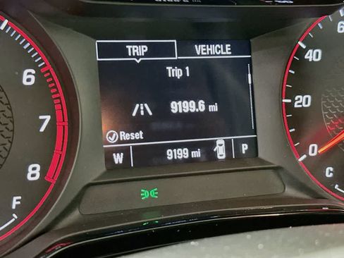 Used 2025 Chevrolet Trax RS FWD image 19