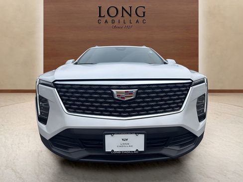 Certified 2024 Cadillac XT4 Luxury w/ Cold Weather Package image 8