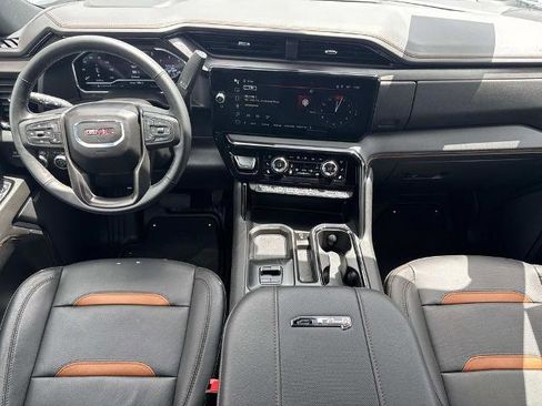 Used 2024 GMC Sierra 2500 AT4 w/ AT4 Premium Plus Package AWD/4WD image 8