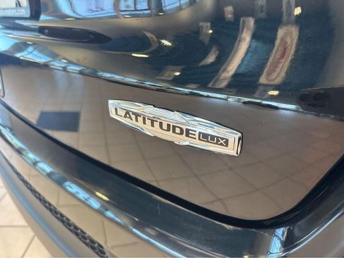 Used 2022 Jeep Compass Latitude AWD/4WD image 16