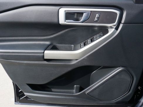 Used 2022 Ford Explorer XLT image 20