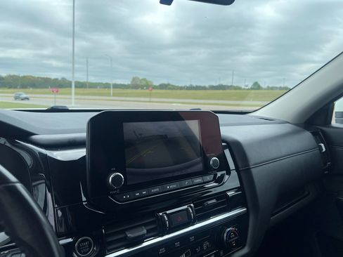 Used 2023 Nissan Pathfinder SV image 19