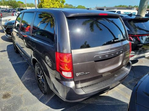 Used 2015 Dodge Grand Caravan SE w/ Quick Order Package 29E SE FWD image 4