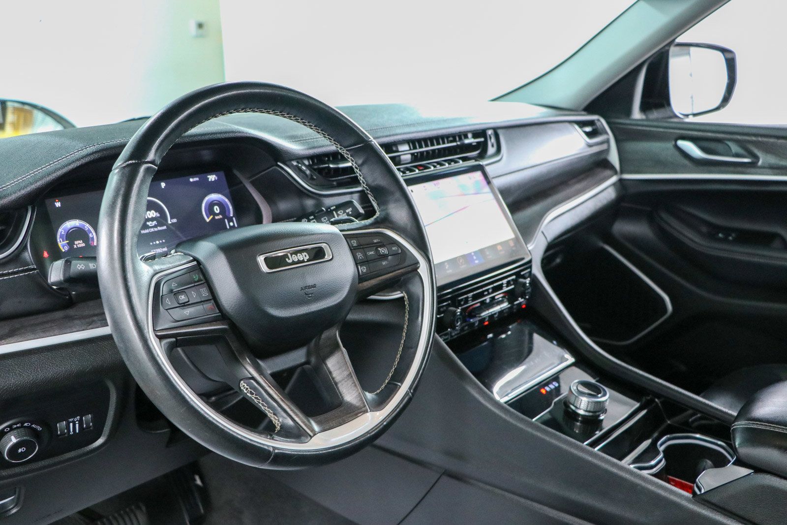Used 2021 Jeep Grand Cherokee L Limited RWD image 24