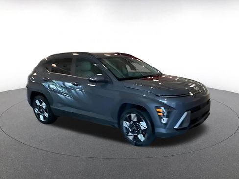 Used 2025 Hyundai Kona SEL image 2