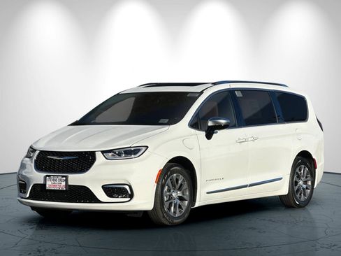New 2026 Chrysler Pacifica Pinnacle image 8