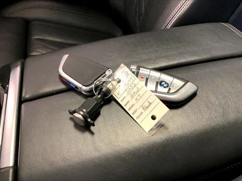 Used 2022 BMW X7 xDrive40i w/ M Sport Package image 15