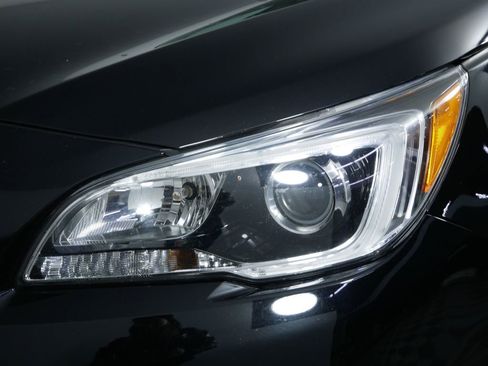 Used 2015 Subaru Outback 3.6R Limited image 11