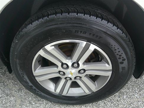 Used 2015 Chevrolet Traverse LT FWD image 25