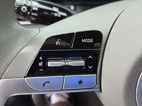 Used 2024 Hyundai Elantra SEL FWD image 25