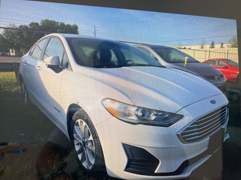 Used 2019 Ford Fusion SE FWD image 18