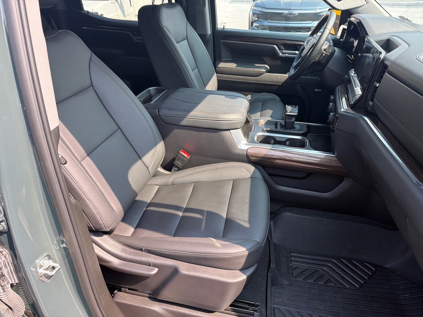 Used 2025 Chevrolet Silverado 1500 LT Trail Boss w/ LT Trail Boss Premium Package AWD/4WD image 24