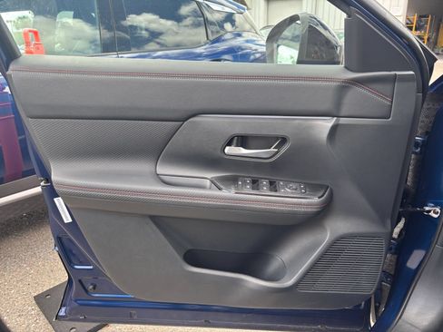 Used 2026 Nissan Kicks SR FWD image 18