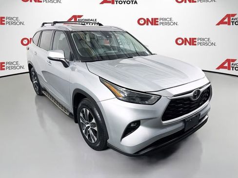 Used 2022 Toyota Highlander XLE FWD image 1