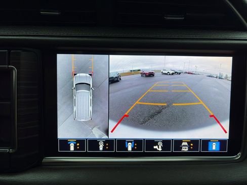 Used 2021 GMC Yukon Denali w/ Denali Premium Package image 21