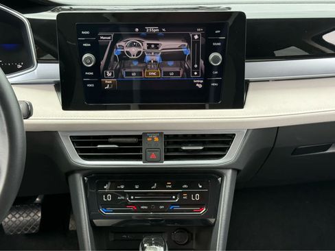 Used 2025 Volkswagen Taos SE FWD image 25