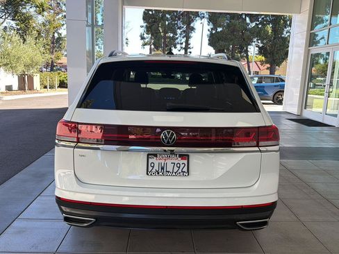 Certified 2024 Volkswagen Atlas SE FWD image 4