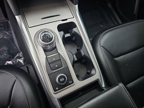 Used 2022 Ford Explorer XLT w/ Equipment Group 202A image 26