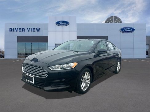 Used 2015 Ford Fusion SE image 3
