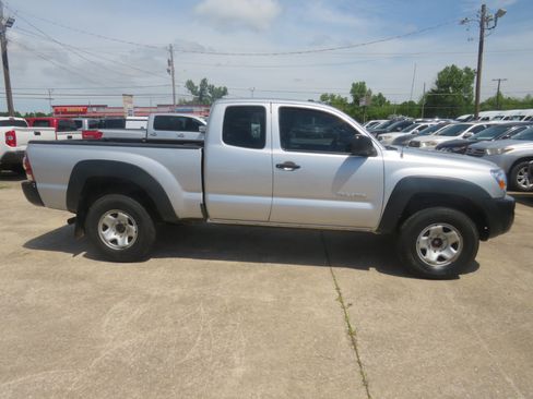 Used 2011 Toyota Tacoma PreRunner image 4