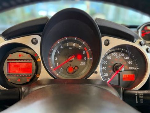 Used 2014 Nissan 370Z Touring RWD image 26