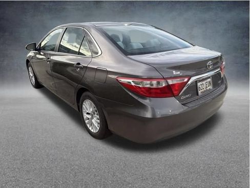 Used 2017 Toyota Camry LE FWD image 6