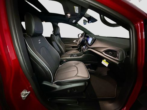 New 2026 Chrysler Pacifica Limited w/ S Appearance Package image 34