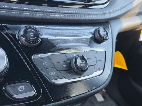 New 2026 Chrysler Pacifica Select w/ S Appearance Package image 18