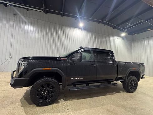 Used 2024 GMC Sierra 2500 AT4 AWD/4WD image 2