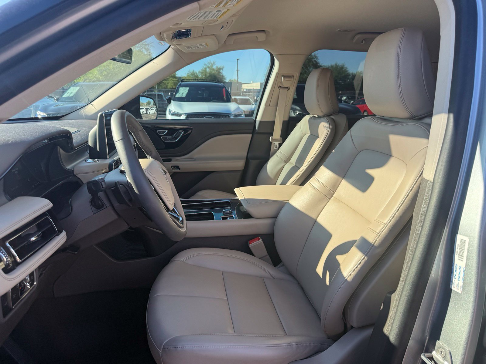 Used 2024 Lincoln Aviator 2WD image 13
