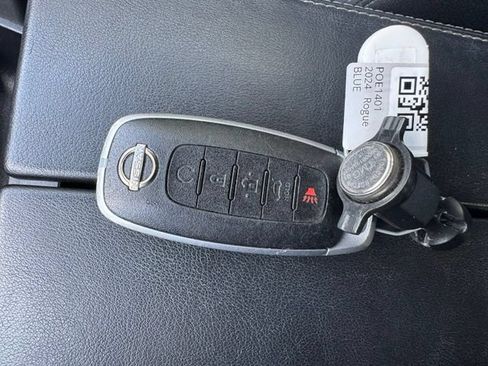 Used 2024 Nissan Rogue SV FWD image 47