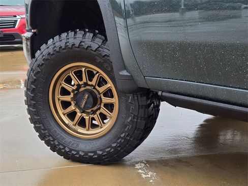 Used 2025 Chevrolet Silverado 2500 ZR2 image 32