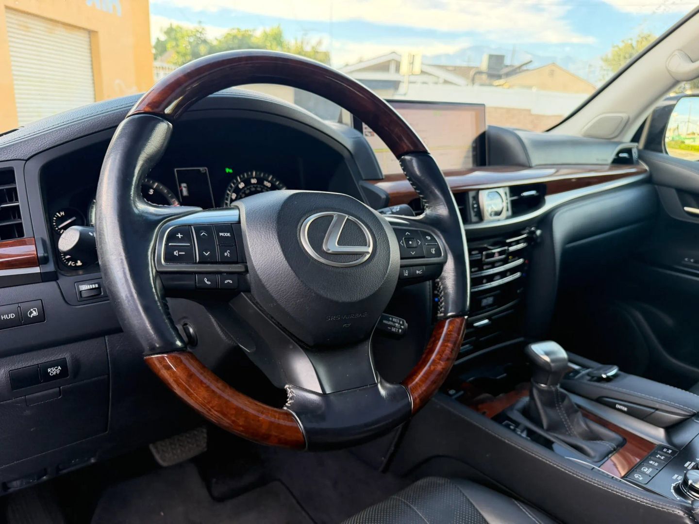 Used 2016 Lexus LX 570 4WD w/ Luxury Package image 11