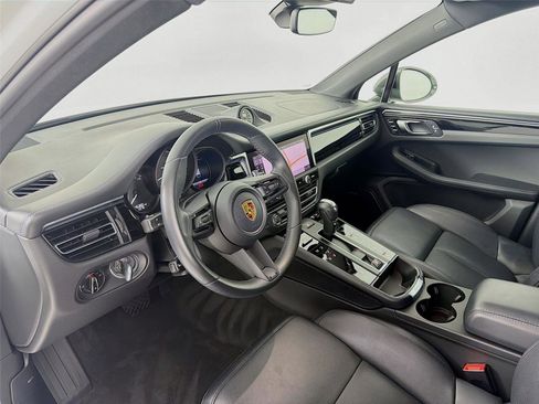 Used 2023 Porsche Macan Turbo AWD/4WD image 4
