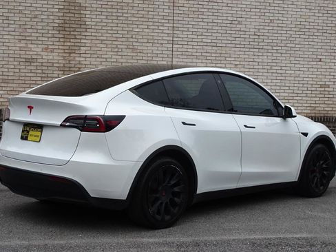 Used 2020 Tesla Model Y Long Range image 5