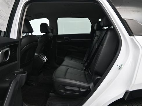 Used 2022 Kia Sorento S FWD image 26
