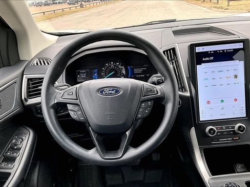 Used 2024 Ford Edge SE image 5