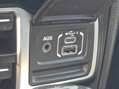 Used 2024 Jeep Wrangler Unlimited Sahara AWD/4WD image 30