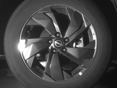 Used 2025 Nissan Rogue SV FWD image 13