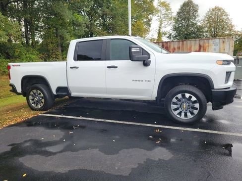 Used 2023 Chevrolet Silverado 2500 Custom w/ Custom Convenience Package image 4