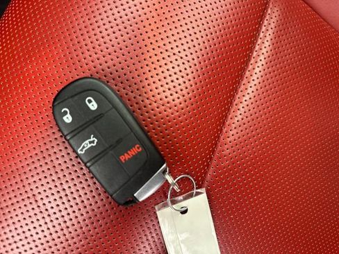 Used 2015 Dodge Challenger R/T Plus image 33