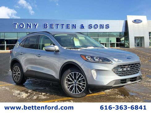 Certified 2022 Ford Escape Titanium image 1