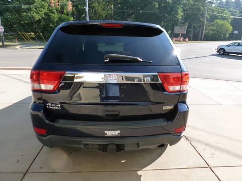 Used 2012 Jeep Grand Cherokee Laredo w/ Laredo E Group image 8