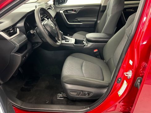 Used 2025 Toyota RAV4 XLE AWD/4WD image 16