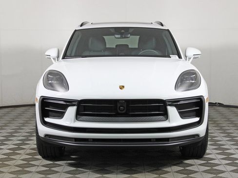Certified 2026 Porsche Macan AWD/4WD image 10