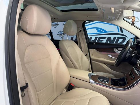 Used 2020 Mercedes-Benz GLC 300 4MATIC w/ Premium Package image 30