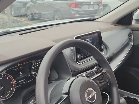 Used 2023 Nissan Rogue SV AWD/4WD image 5