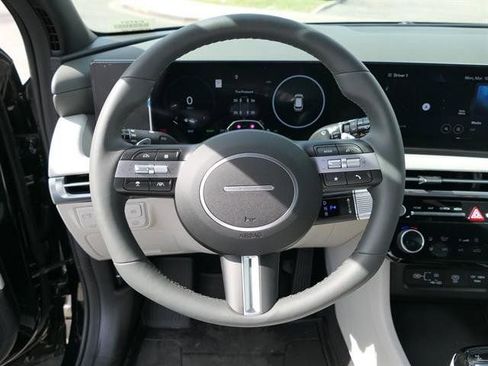 New 2025 Hyundai Tucson Limited image 18